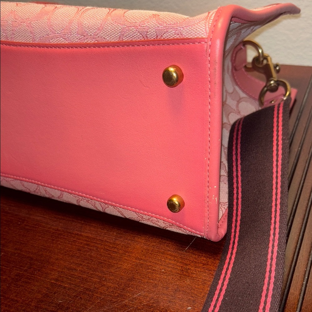 Coach Field Tote 30 In Signature Jacquard in Taffy Taffy - Picture 7 of 10